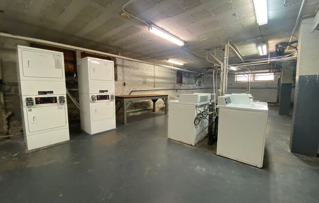 Studio, 1 bath, 400 sqft, $825, Unit 218
