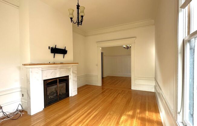 Epic REA - Spacious Edwardian 1bd/ 1ba Condo in Alamo Square with in-unit W/D