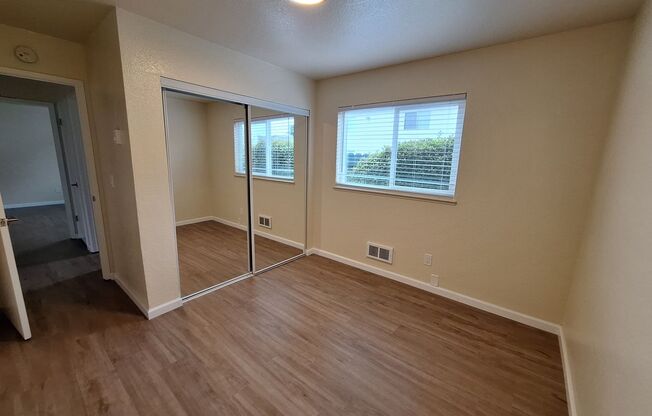 2 beds, 1 bath, $2,595, Unit 2