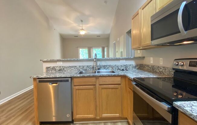 2 bedroom / 2 bathroom - 3rd floor condo end unit - 2801 Trailwood Pines Lane Apt 304