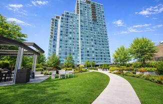 2 beds, 2 baths, $4,295, Unit 8E