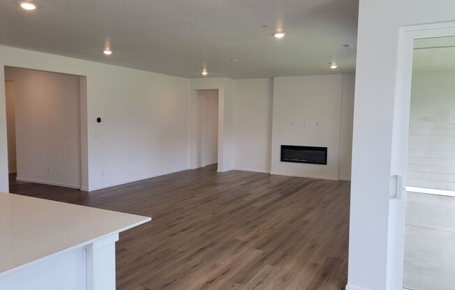 Brand New 3-Bedroom Home In Eagle Ridge