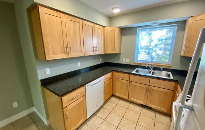 2 beds, 1 bath, 850 sqft, $1,350, Unit D