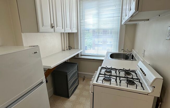 1 bed, 1 bath, 550 sqft, $2,400, Unit 31
