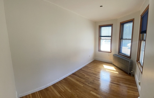 3 beds, 1 bath, $2,900, Unit 1