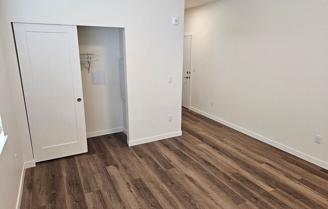 1 bed, 1 bath, 355 sqft, $1,200, Unit 101