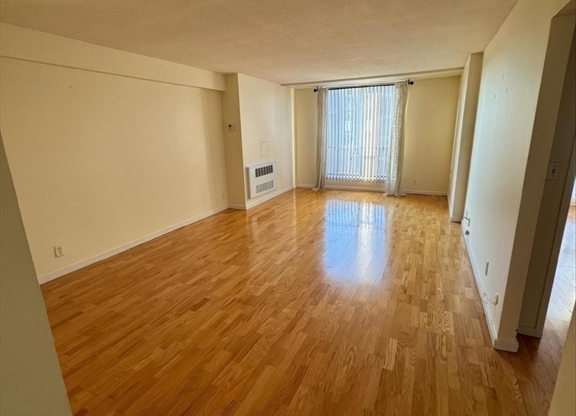 1 bed, 1 bath, 780 sqft, $3,200, Unit 1014