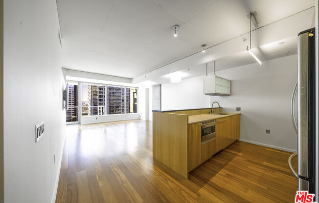 2 beds, 2 baths, 1,170 sqft, $4,000, Unit 1810