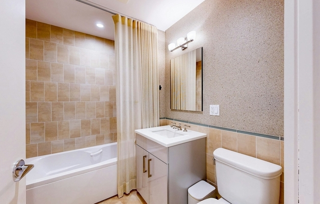 2 beds, 2 baths, 1,318 sqft, $6,400, Unit U2203