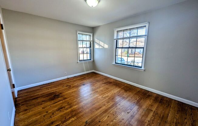 2 beds, 1 bath, $1,100