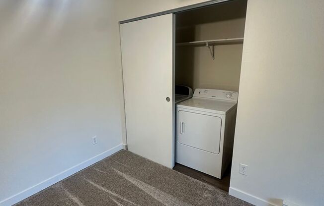 2 beds, 1 bath, 950 sqft, $1,950, Unit D203