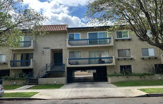 3 Bedrooms and 3 baths condo unit in the heart of Sherman Oaks.