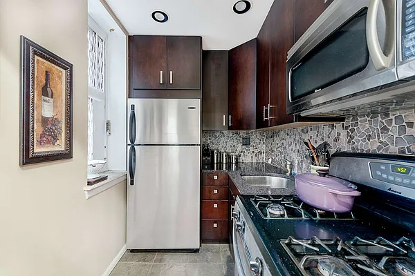 61 Lexington Ave 1F