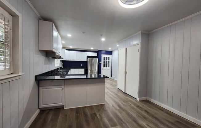 2 Bedroom 2.5 Bath Home MINS FROM LENOX SQUARE MALL!