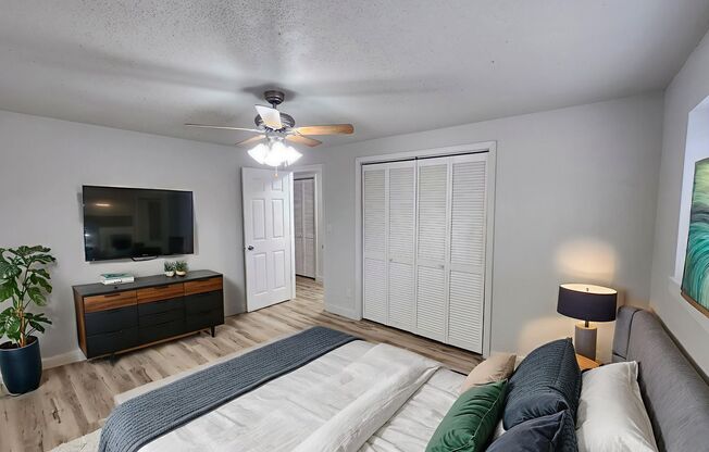 2 beds, 1 bath, 832 sqft, $950, Unit 6800 W 46th - Unit 04