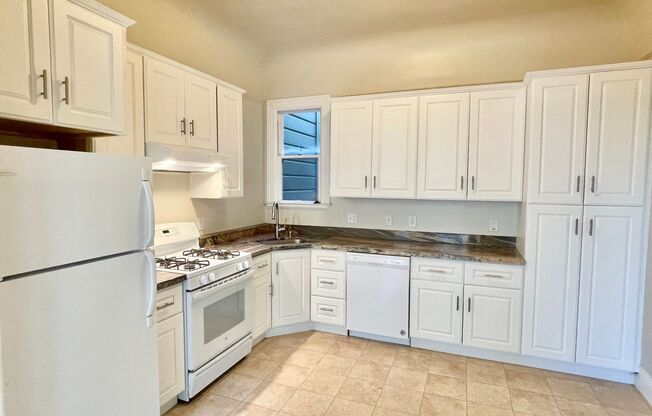 3 beds, 2.5 baths, $4,925, Unit 329 Presidio Ave