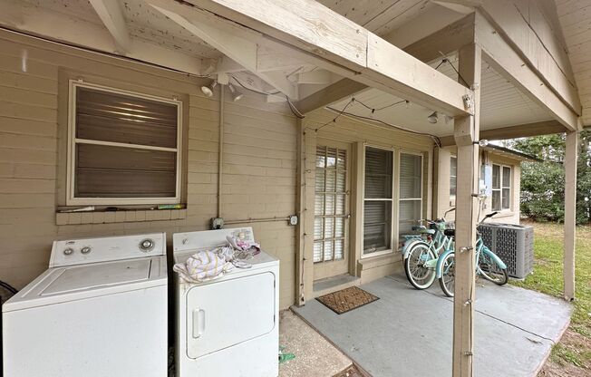 2 beds, 1 bath, $2,400