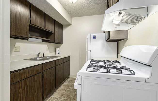 Kitchen with Gas Range at Waverly Park Apartments, Michigan, 48911
