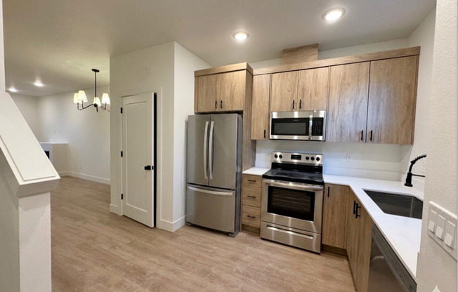 NEW CONSTRUCTION 2BD/2.5B End-Unit Townhouse