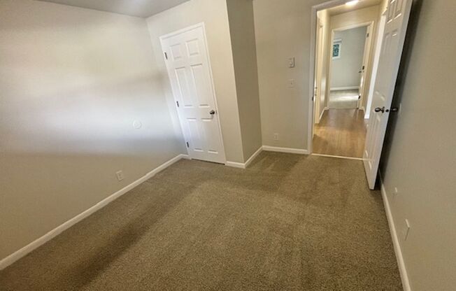 2 beds, 1 bath, 845 sqft, $1,625, Unit 42