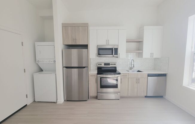 Studio, 1 bath, 326 sqft, $1,265, Unit 16