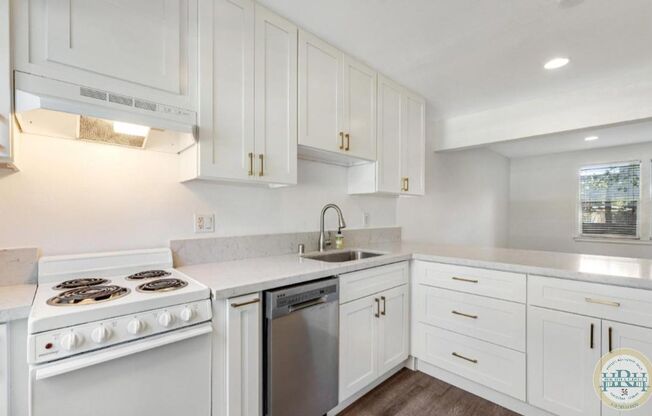 Charming & Fully Updated 2 BR | 1 BA Condo in Novato