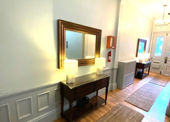 1 bed, 1 bath, 319 sqft, $2,395, Unit PARLOR