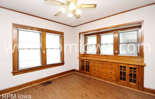 735 Hull Ave
