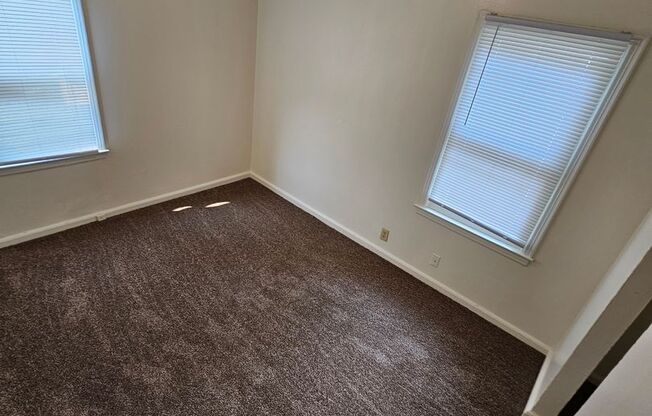 3 beds, 1 bath, $1,200