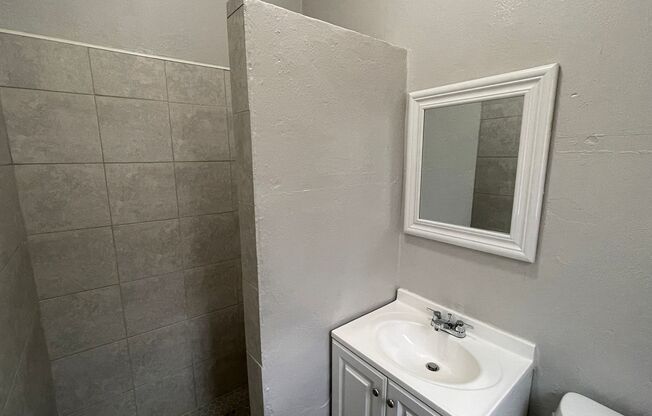 Studio, 1 bath, 360 sqft, $775, Unit 5