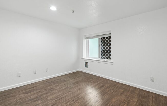 1 bed, 1 bath, $2,300, Unit 230- B