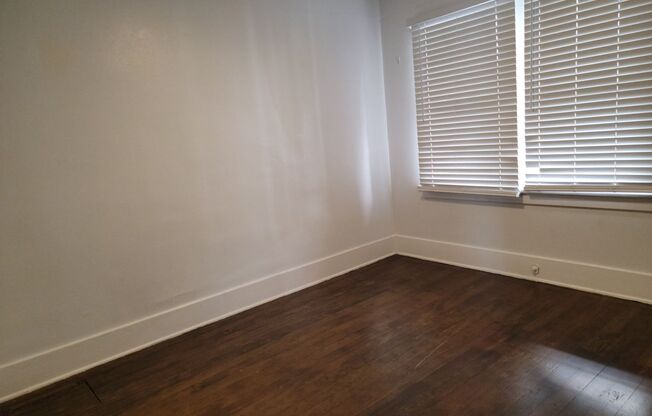 3 beds, 1 bath, 900 sqft, $2,995