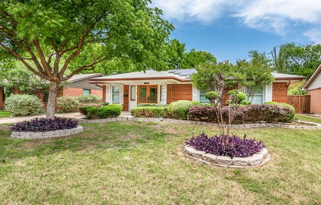 Cozy 3-Bed, 2-Bath house near Lochwood