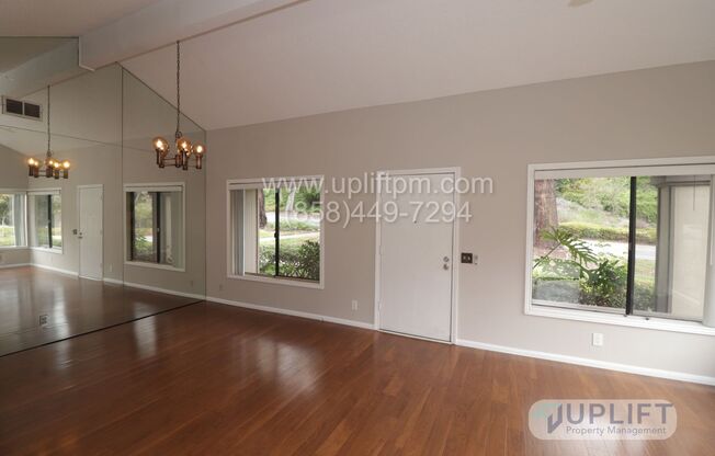 Beautiful 2BR/2BA Townhouse for Rent in Tierrasanta