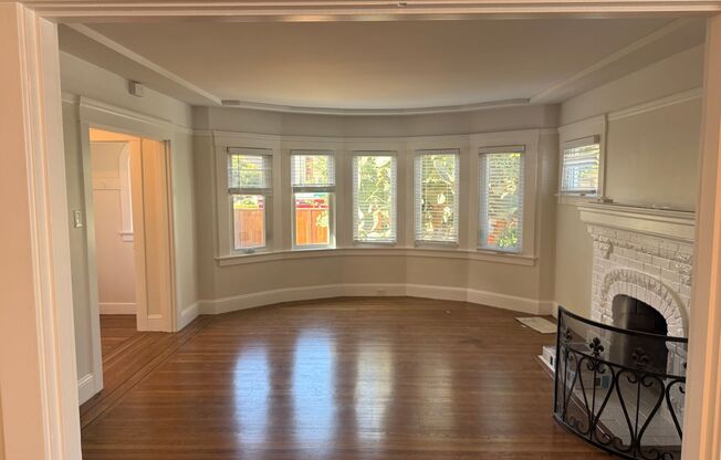 G4 | 616 N. Claremont Apts. A-C