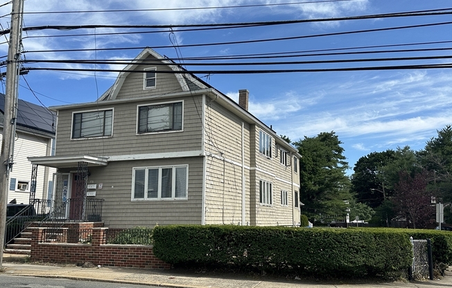 376 RIVERSIDE AVE