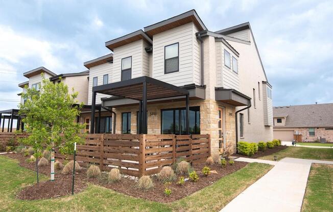 3711 PINE LEAF LN