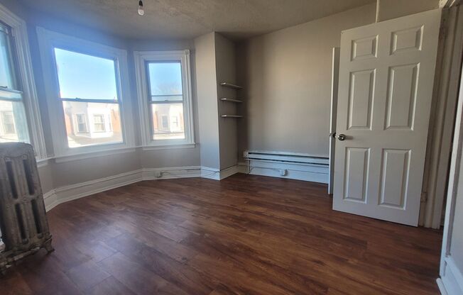 3 beds, 1 bath, $1,150