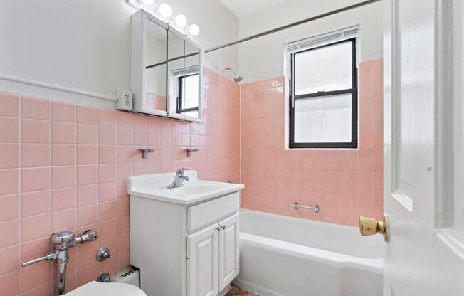 2 beds, 1 bath, 850 sqft, $1,995, Unit 1703