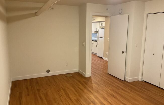 1 bed, 1 bath, 590 sqft, $1,099, Unit B3
