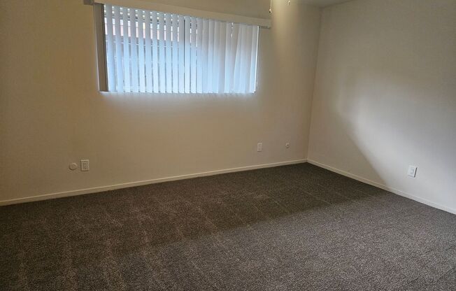 2 beds, 1.5 baths, 900 sqft, $1,400, Unit Santa Ana 33 West  Apt C