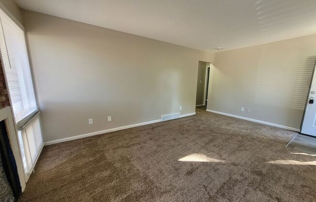 2 beds, 1 bath, 800 sqft, $1,195, Unit 4615 Southeast 3rd Court