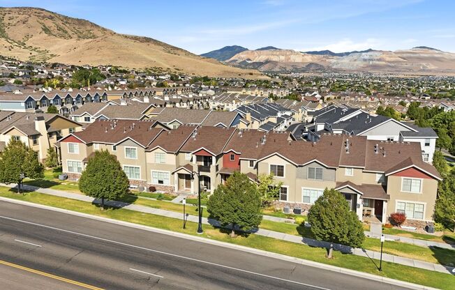 Newly Remodeled & Spacious 4-Bed Townhome in Herriman!