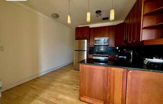 2 beds, 1 bath, 973 sqft, $3,100, Unit 14