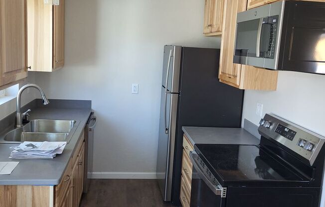 2 beds, 1 bath, 800 sqft, $2,350