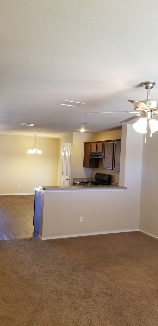 Adorable 3 Bedroom 2 Bath Townhouse in Eastside El Paso!!