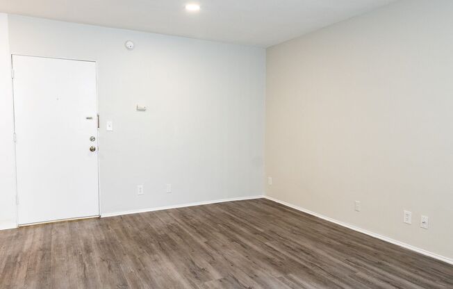 Studio, 1 bath, 350 sqft, $1,698, Unit 07