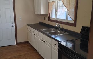 4 beds, 1 bath, $1,200