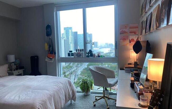 325 S Biscayne Boulevard Blvd # 1220 (B26015229)