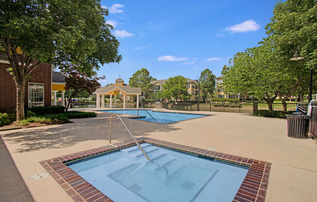 Lincoln Villas on Memorial Outdoor Pool and Jacuzzi